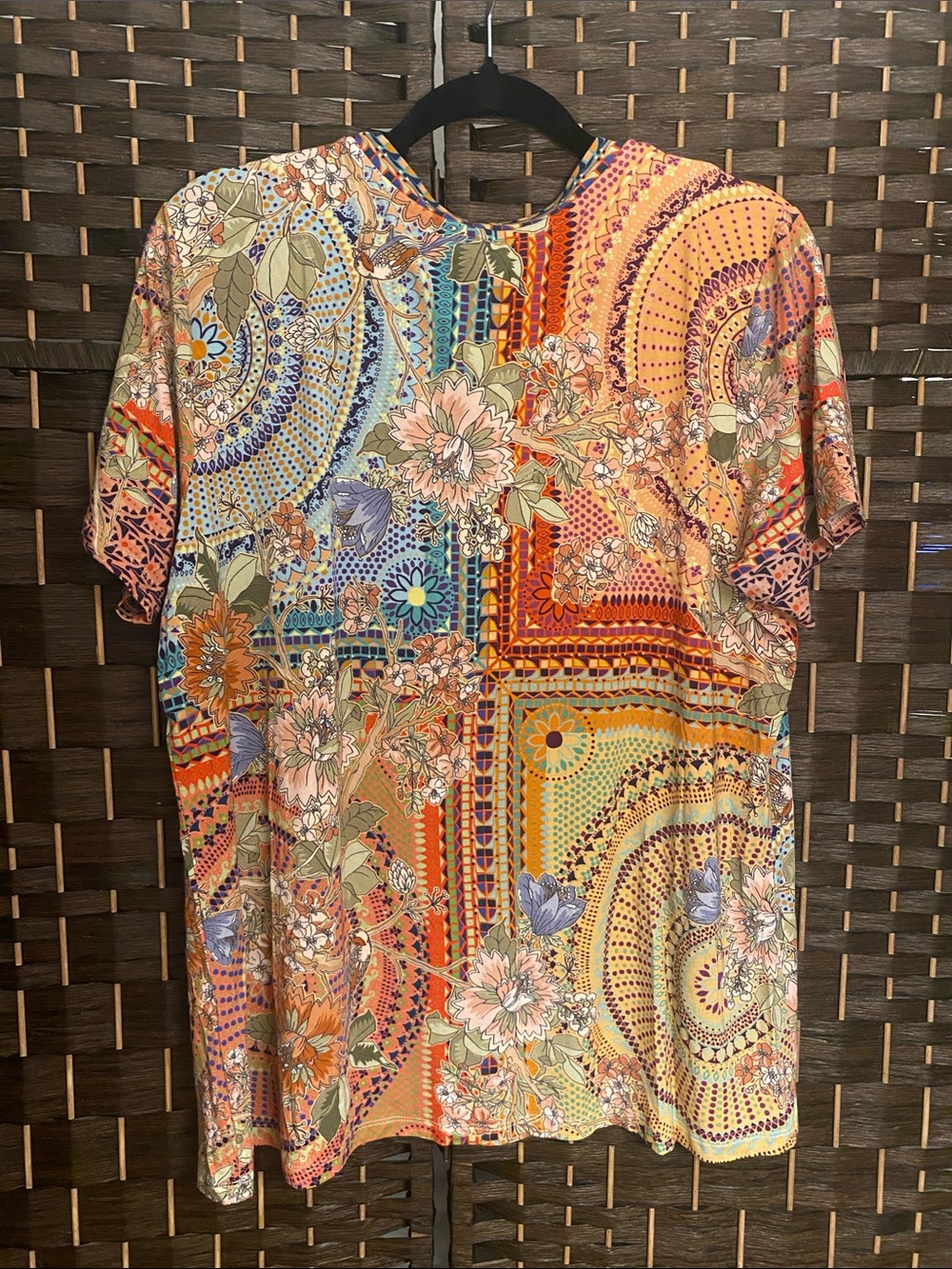 Johnny Was Janie Favorite Short-Sleeve V-Neck Tee Mosaic/Avelar Multi Print XL - Picture 2 of 5